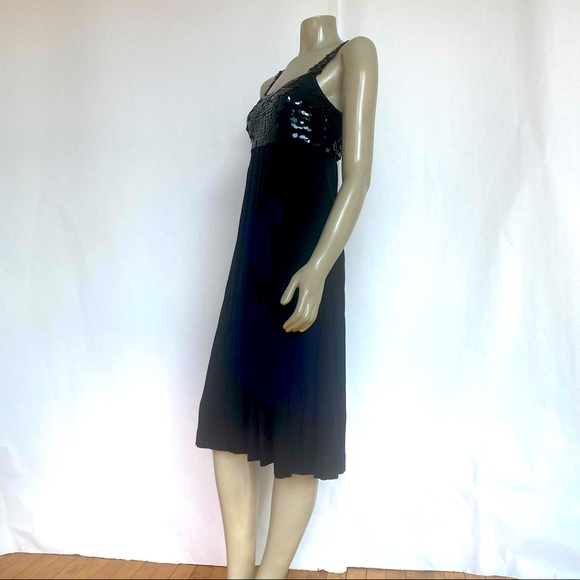 Hannah Jo With A Large Sequence Midi Dress - Picture 3 of 10